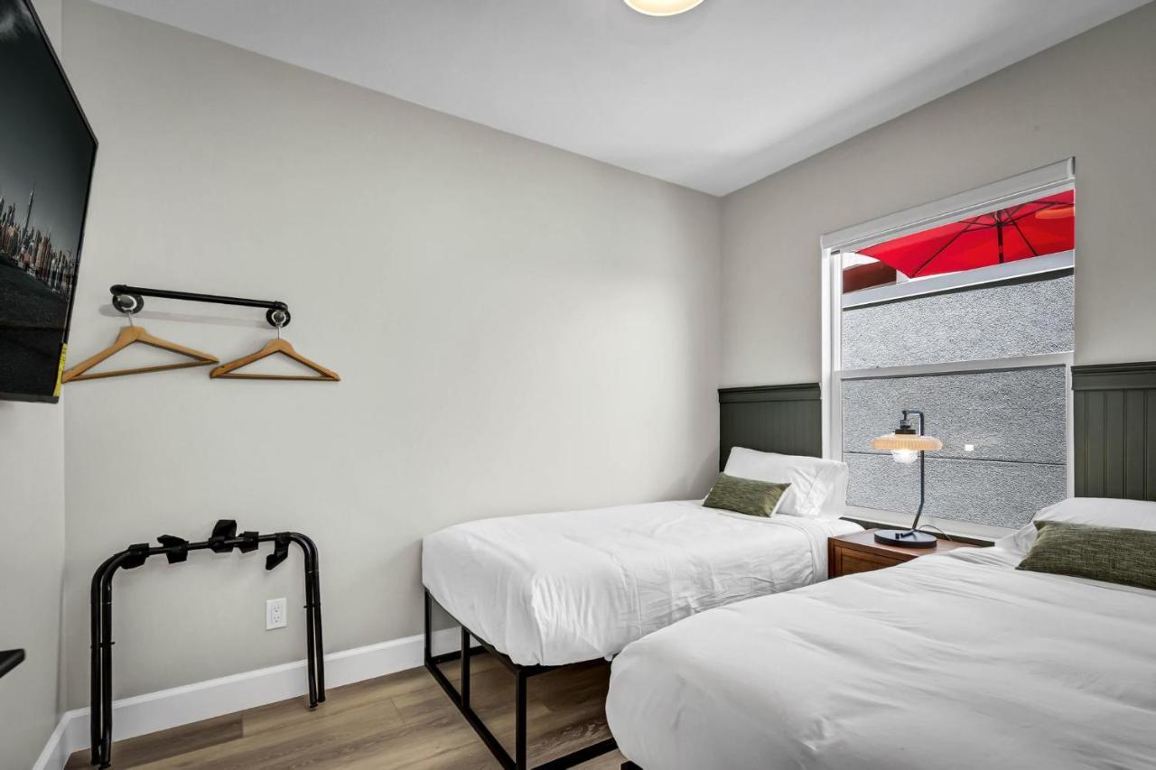 Two Bedroom-Queen In Master. Heart Of Downtown Vista Esterno foto